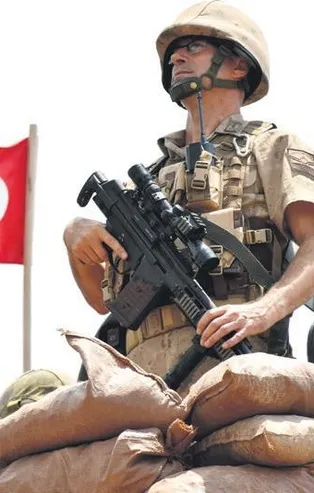 Baba oğul omuz omuza vatan nöbetinde