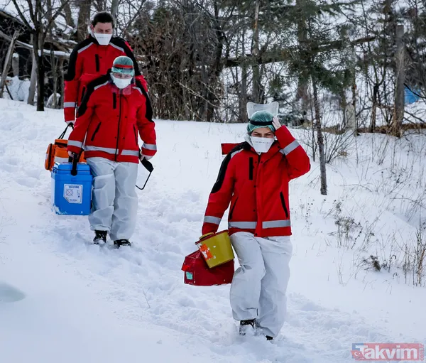Koronavirüs aşılamaları devam ediyor! Sağlık çalışanları kar kış dinlemiyor! İşte fedakarlığın fotoğrafları - 32