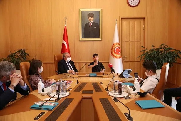 Miraç Eymen Kaya İstiklal Marşı okurken hem ağladı hem ağlattı! Şentop: Uzun zamandır bu kadar güzelini dinlemedim-2