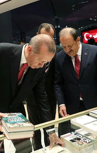Başkan Erdoğan D&R kitap standını gezdi