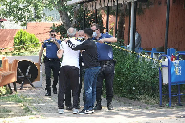 istanbulun-eyupsultani-cinayetle-sarsildi-1591875971839.jpg İstanbul'un Eyüpsultan'ı cinayetle sarsıldı! Baba olay yerine geldiğinde sinir krizi geçirdi-3