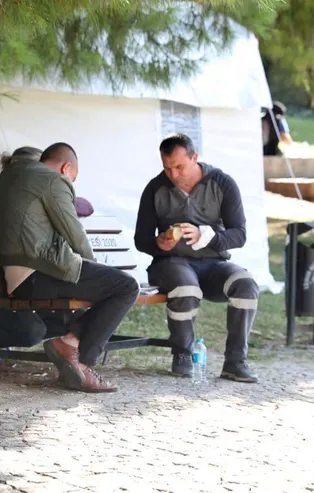 İzmir'de deprem sonrası yaralar sarılıyor