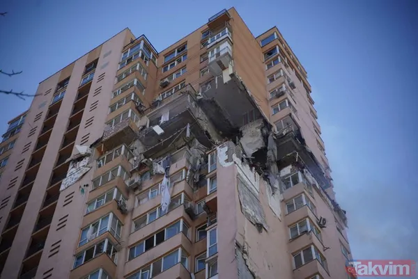 Kan donduran görüntüler! Gün ağarınca cesetler göründü! Rusya-Ukrayna savaşında dehşet veren kareler... - 36