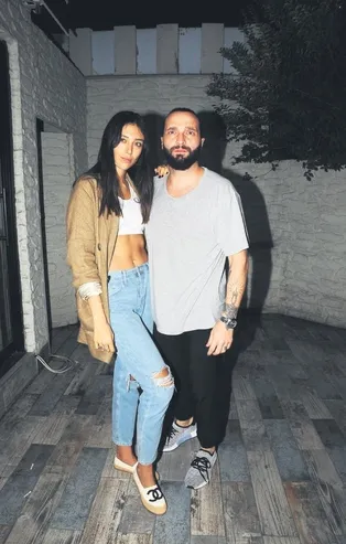 Berkay'dan eşi Özlem Ada Şahin'e kocaman jest! Venedik’te romantik anlar...