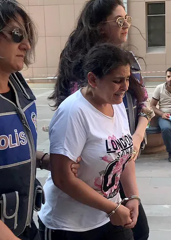 Kocasını bıçaklayarak öldürmüştü! Gerçeği gözyaşlarıyla anlattı: O beni öldürecekti-1