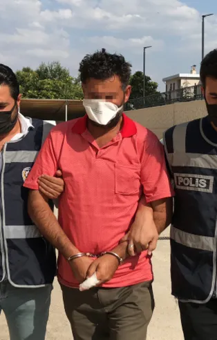 Karısına laf attığını iddia ettiği kişiyi bıçakla delik deşik etmişti! Tutuklandı