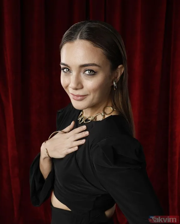 Aziz’in Dilruba’sı Damla Sönmez derin yırtmacıyla paylaştı! Hem pozu hem bacak dekoltesi dikkat çekti "O nasıl bir duruş?" - 6