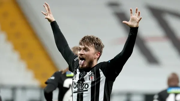 Başka bir takıma gitmeyi kabul etmedi kadro dışı kaldı! Adem Ljajic Beşiktaş’tan servet kazanıyor gününü gün ediyor-5
