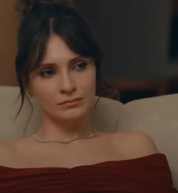 sandik-kokusu-16-bolum-fragmani-karsu-devreleri-yakti-adnan-seni-aldatiyor-1711286191876.jpg Karsu Irmak'a tüm gerçekleri söyledi! "Adnan seni aldatıyor..." Sandık Kokusu 16. bölüm!-3