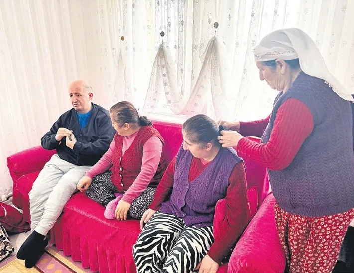 4 özel çocuğuna 68 yaşında bakıyor! Fedakâr anne herkesi duygulandırdı