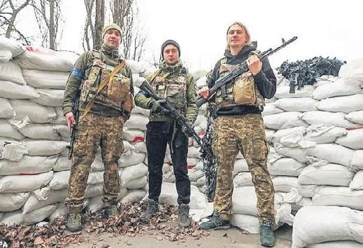 ab-rusyadan-petrol-alimini-durdurmak-icin-en-buyuk-rus-bankasi-ve-3-televizyonuna-yaptirim-karari-aldi-1651695392744.jpeg AB Rusya'dan petrol alımını durdurmak için en büyük Rus bankası ve 3 televizyonuna yaptırım kararı aldı-4