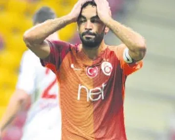 Selçuk İnan camiayı 2’ye böldü