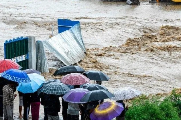 Nepal’de sel ve toprak kaymaları sonucu 30 kişi öldü
