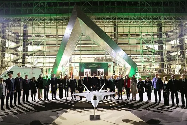 milli-savas-ucagi-icin-buyuk-gun-baskan-erdogandan-onemli-aciklamalar-1641486205318.jpeg Başkan Erdoğan Milli Muharip Uçak için tarih verdi: Hangardan çıkaracağız-1