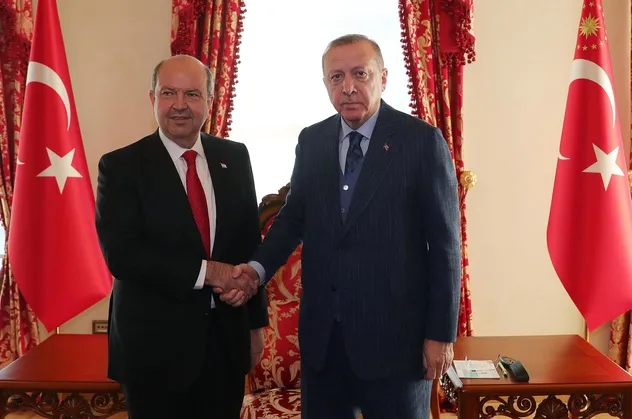 Son dakika: Başkan Erdoğan, (KKTC) Başbakanı Ersin Tatar'ı Dolmabahçe Çalışma Ofisi'nde kabul etti