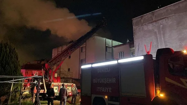 Denizli'de 3 katlı bina yandı! Uykuda yakalananlar ne yapacaklarını şaşırdı-4