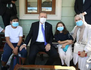 Başkan Erdoğan, Üsküdar'da taksi durağını ziyaret edip vatandaşlarla sohbet etti