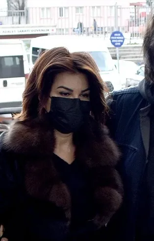 Sedef Kabaş’ın da aralarında olduğu 6’sı gazeteci 38 kişinin  “piyasa dolandırıcılığı” davasında son dakika gelişmesi