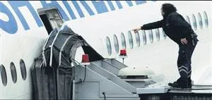 Uçağa köprü feda!