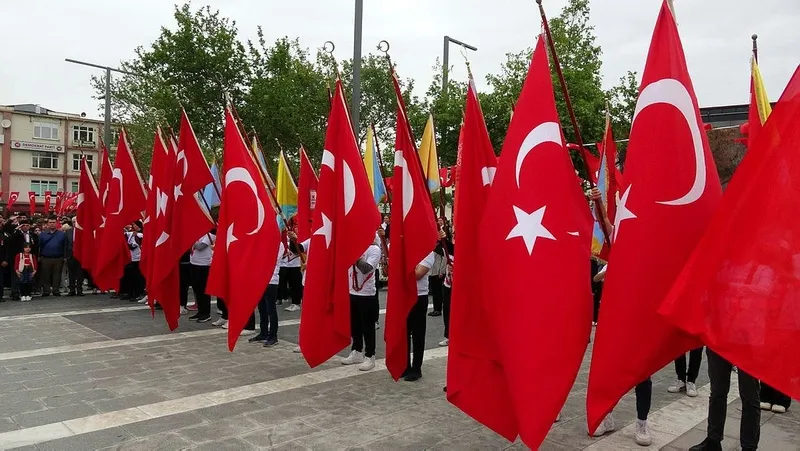 milli-uyanisin-105-yili-guclu-turkiyenin-ilk-tuglasi-yurtta-19-mayis-coskusu-ilk-toren-anitkabirde-1716111795367.jpeg