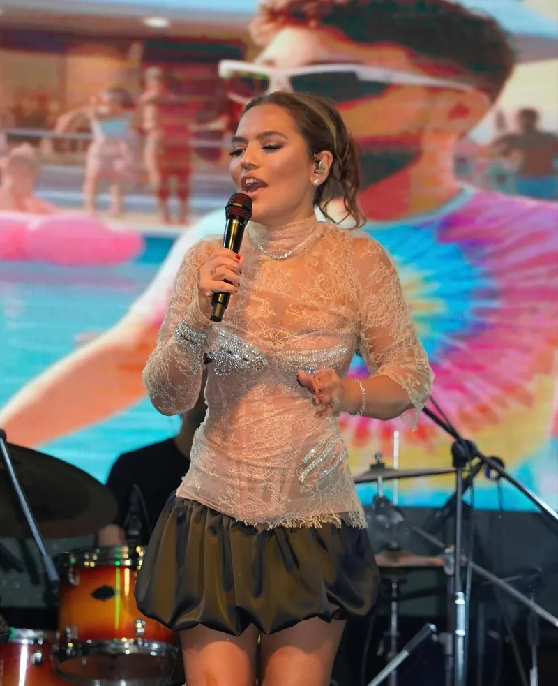 demet-akalindan-nostalji-ruzgari-90li-yillardan-video-paylasti-1770987989020.jpg Demet Akalın’dan nostalji rüzgarı: 90’lı yıllardan video paylaştı-4