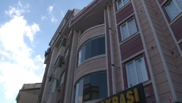 istanbul-arnavutkoyde-elektrik-voltajinin-aniden-yukselmesi-nedeniyle-5-apartmanda-prize-bagli-elektronik-cihazlar-bozuldu-1618983005635.jpg İstanbul Arnavutköy'de elektrik voltajının aniden yükselmesi nedeniyle 5 apartmanda prize bağlı elektronik cihazlar bozuldu-4