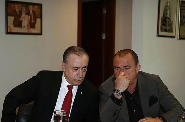 SON DAKİKA: Galatasaray'daki kritik zirvede neler yaşandı? Canlı yayında flaş açıklama: Fatih Terim'i kovalım