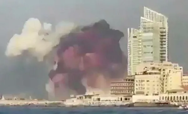 son-dakika-lubnanin-baskenti-beyrutta-siddetli-patlama-1596558210187.jpeg Son dakika: Lübnan'ın başkenti Beyrut'ta şiddetli patlama!-6