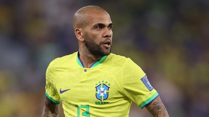 cinsel-saldiri-sucundan-tutuklanan-dani-alves-hakkinda-flas-gelisme-1-milyon-euro-kefalet-odeyerek-hapisten-ci-1711396827110.jpeg Cinsel saldırı suçundan tutuklanan Dani Alves hakkında flaş gelişme! 1 milyon Euro kefalet ödeyerek hapisten çıktı-4