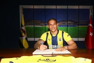 Carlos resmen Fenerbahçe’de