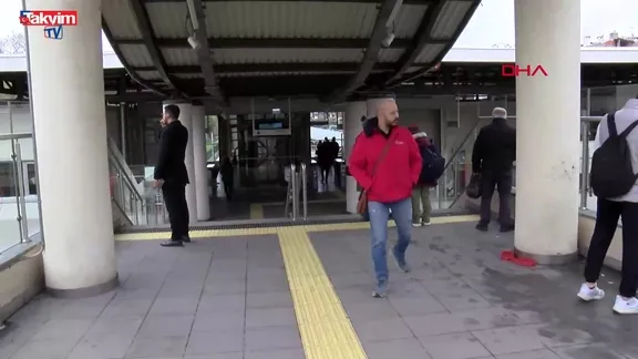 Bakırköy Marmaray’da panik: Yolcu raylara düştü, seferler aksadı