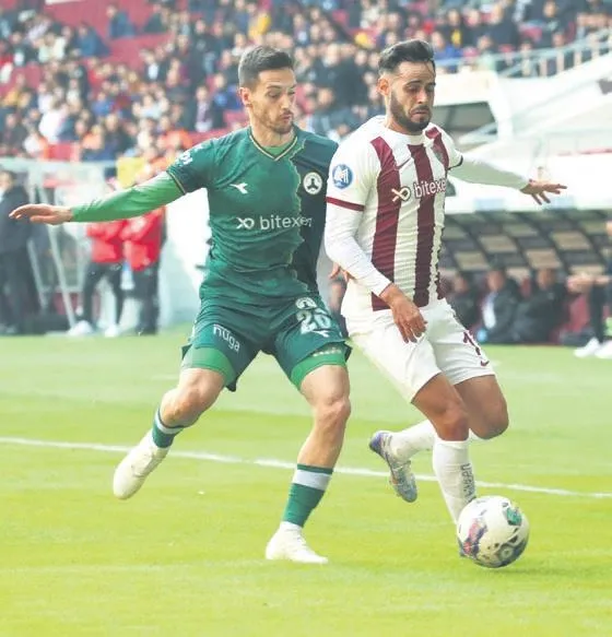 aslan-liderlik-icin-sahada-cimbom-istanbulsporu-maglup-etmesi-halinde-zirveye-cikacak-1671927968212.jpeg Aslan liderlik için sahada! Cimbom, İstanbulspor’u mağlup etmesi halinde zirveye çıkacak-5