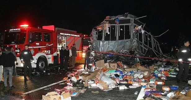 Düzce’de otobüs, otoyolda hatalı dönüş yapan TIR’a çarptı: 2 ölü, 35 yaralı