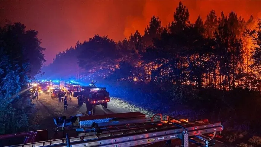 1783361229625.jpeg Avrupa alev alev yanıyor! Fransa’da yangın felaketi nedeniyle 10 bin kişi tahliye edildi: 7 vilayette kırmızı alarm-5
