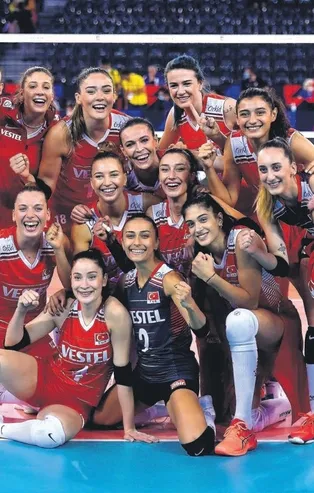 Helal olsun size kızlar! Filenin Sultanları yarı finalde...