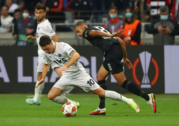 16-eylul-uefa-avrupa-ligi-fenerbahce-frankfurt-mac-sonucu-1-1-frankfurt-fenerbahce-mac-ozeti-golleri-onemli-anlari-1631827023015.jpg Frankfurt - Fenerbahçe maç özeti, golleri, önemli anları! 16 Eylül UEFA Avrupa Ligi Fenerbahçe-Frankfurt maç sonucu: 1-1!-2