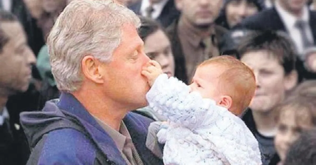 Dönemin ABD Başkanı Clinton'ın İzmit ziyaretinde sevdiği 'Erkan bebek'  büyüdü - Takvim
