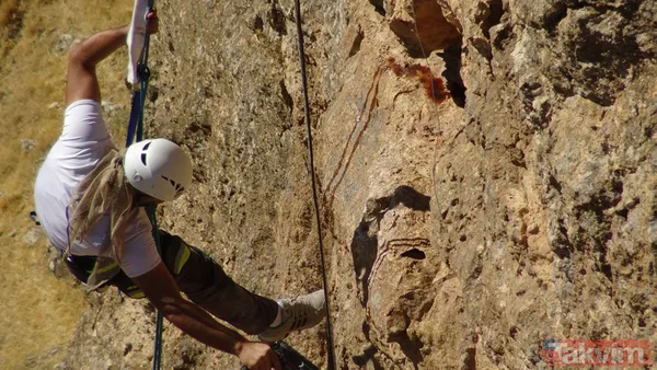 Kilogramı 500 TL! Batman'da dağlardan toplanan kaya balının sadece fazlasını satıyorlar - 1