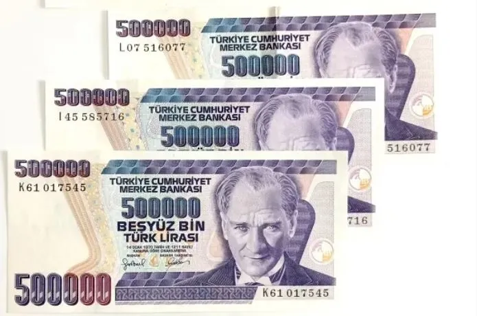 eski-500-bin-tllik-banknotu-bulan-turnayi-gozunden-vurdu-sarraflar-tirim-tirim-onu-ariyor-tanesi-100000-tl-1714221439823.jpg