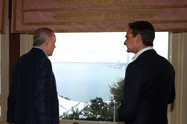 yunan-basbakan-kiryakos-micotakisin-ziyareti-cok-konusuldu-leblebi-helvasi-yunanistanda-en-cok-merak-edilen-ta-1647324105452.jpg Yunan Başbakan Kiryakos Miçotakis'in ziyareti çok konuşuldu: Leblebi helvası Yunanistan'da en çok merak edilen tarif-6