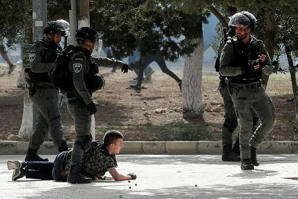 SON DAKİKA: İşgalci İsrail polisinden Mescid-i Aksa'yı işgal girişimi!-5