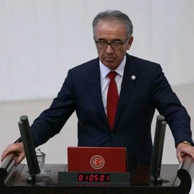 Son dakika: Akşenerin İyi Partisi darmadağın! Aytun Çıraydan sonra şimdi de Ahat Andican zehir zemberek açıklamayla istifa etti!