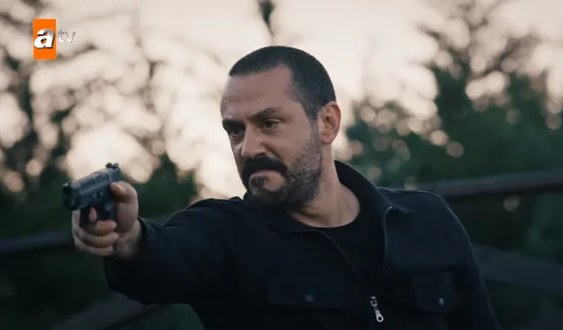 hallac-pamugu-gibi-atiyor-eskiya-dunyaya-hukumdar-olmaz-197-bolum-fragmani-randimansiz-tepelerine-cokecek-1622103888465.jpg Hallaç pamuğu gibi atıyor! Eşkıya Dünyaya Hükümdar Olmaz 197. bölüm fragmanı: Randımansız tepelerine çökecek-5