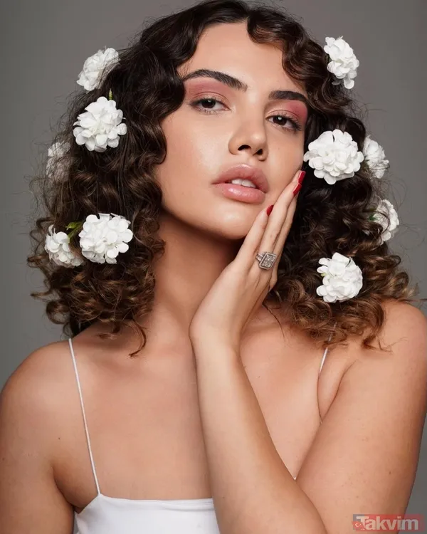 Tuğba Ekinci Demet Akalın'a kafayı fena taktı öyle şeyler paylaştı ki görenler inanamadı "Saçı yok kel çok büyük cadı yüzüne vurdu yaşlandıkça" - 5