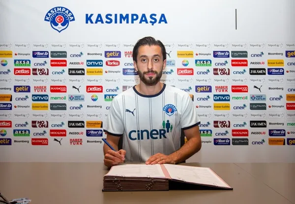 son-dakika-kasimpasa-yunus-malli-ile-imzaladi-1658935665029.jpg Kasımpaşa Yunus Mallı ile imzaladı-2