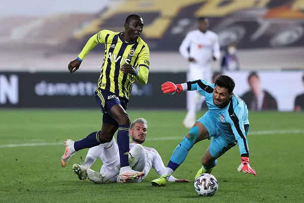fenerbahcede-kaos-suruyor-emre-belozoglundan-sok-karar-1620923091053.jpg Fenerbahçe'de kaos sürüyor! Emre Belözoğlu'ndan şok karar-5