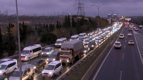 esenlerde-feci-kaza-otomobilin-carptigi-yaya-olay-yerinde-can-verdi-1669786537841.jpg Esenler'de feci kaza: Otomobilin çarptığı yaya olay yerinde can verdi-8