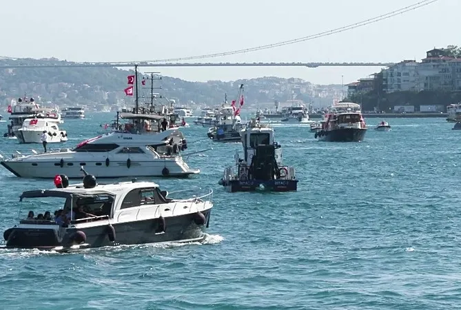 253 tekneyle Boğaz’da tarihi geçiş!