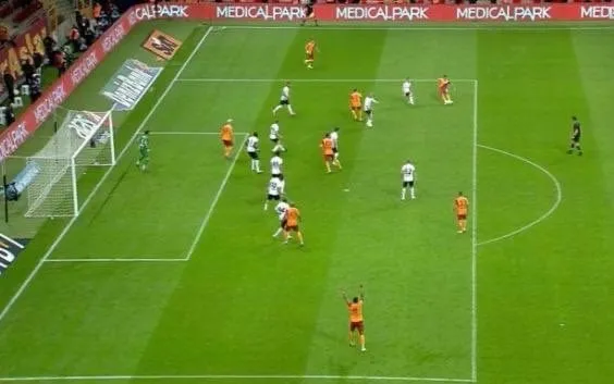 son-dakika-besiktastan-galatasarayin-golu-tepki-adalet-herkese-lazim-1635705315399.jpg