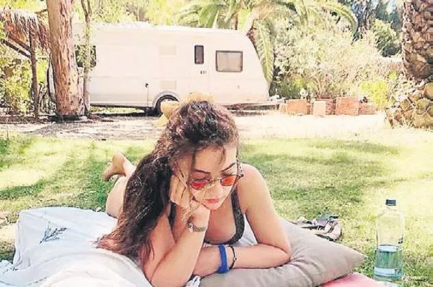 Burcu Özberk karavan keyfinde